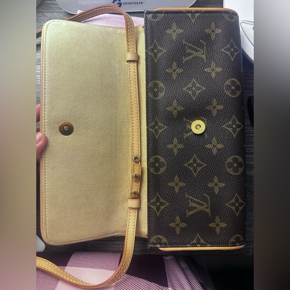 Louis Vuitton Monogram Twin Pochette preloved in pristine condition - Picture 9 of 9